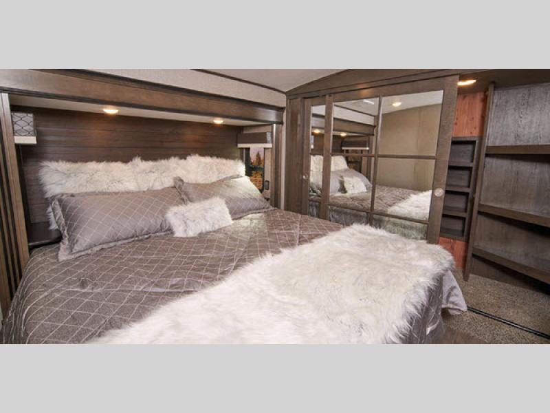 pinnacle 5th wheel bedroom